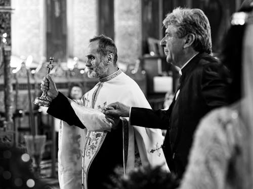 Foto d'estoc gratuïta de blanc i negre, catedral, cerimònia religiosa