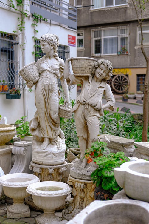 A group of statues are sitting in a garden