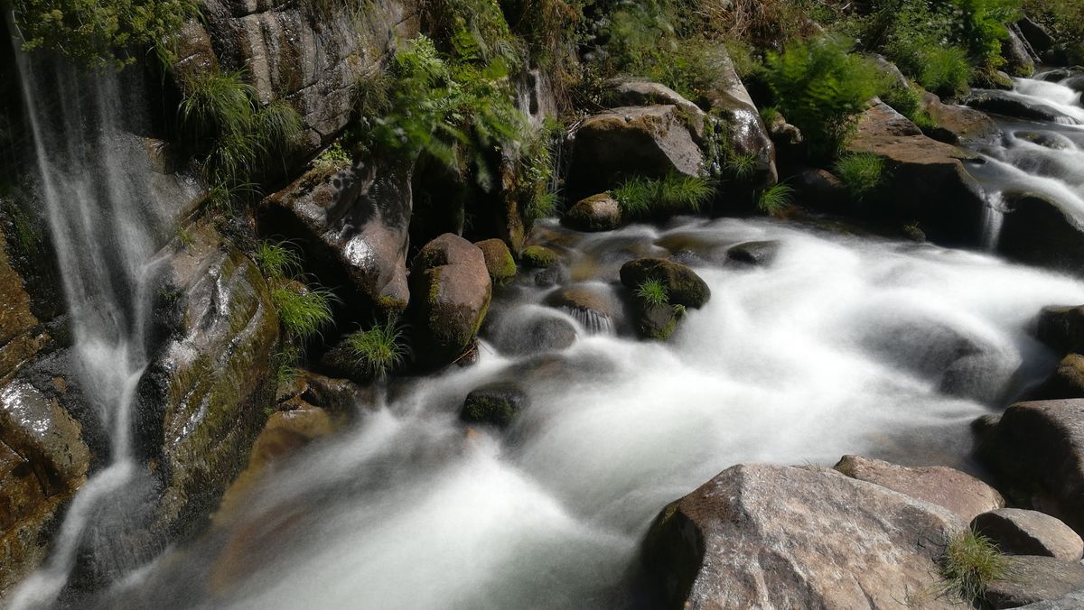 A river flowing between boulders, in long exposure