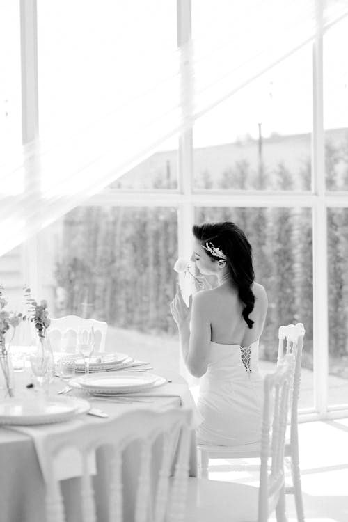 Foto d'estoc gratuïta de blanc i negre, boda, dona