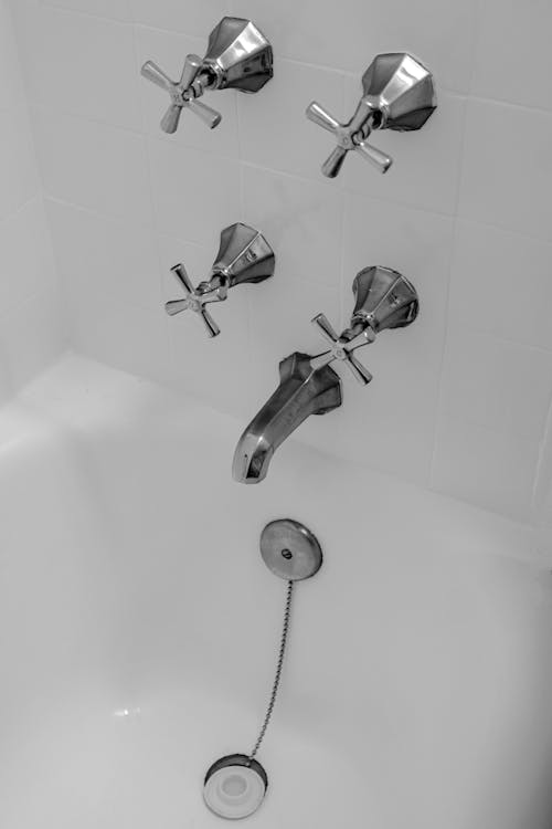 Fotos de stock gratuitas de baño, blanco y negro, fregadero