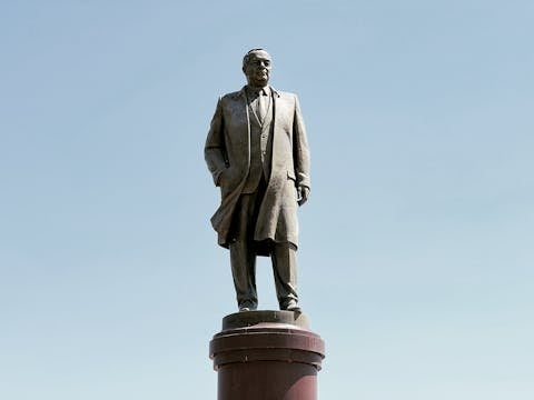 Islam Karimovs Statue in Samarkand