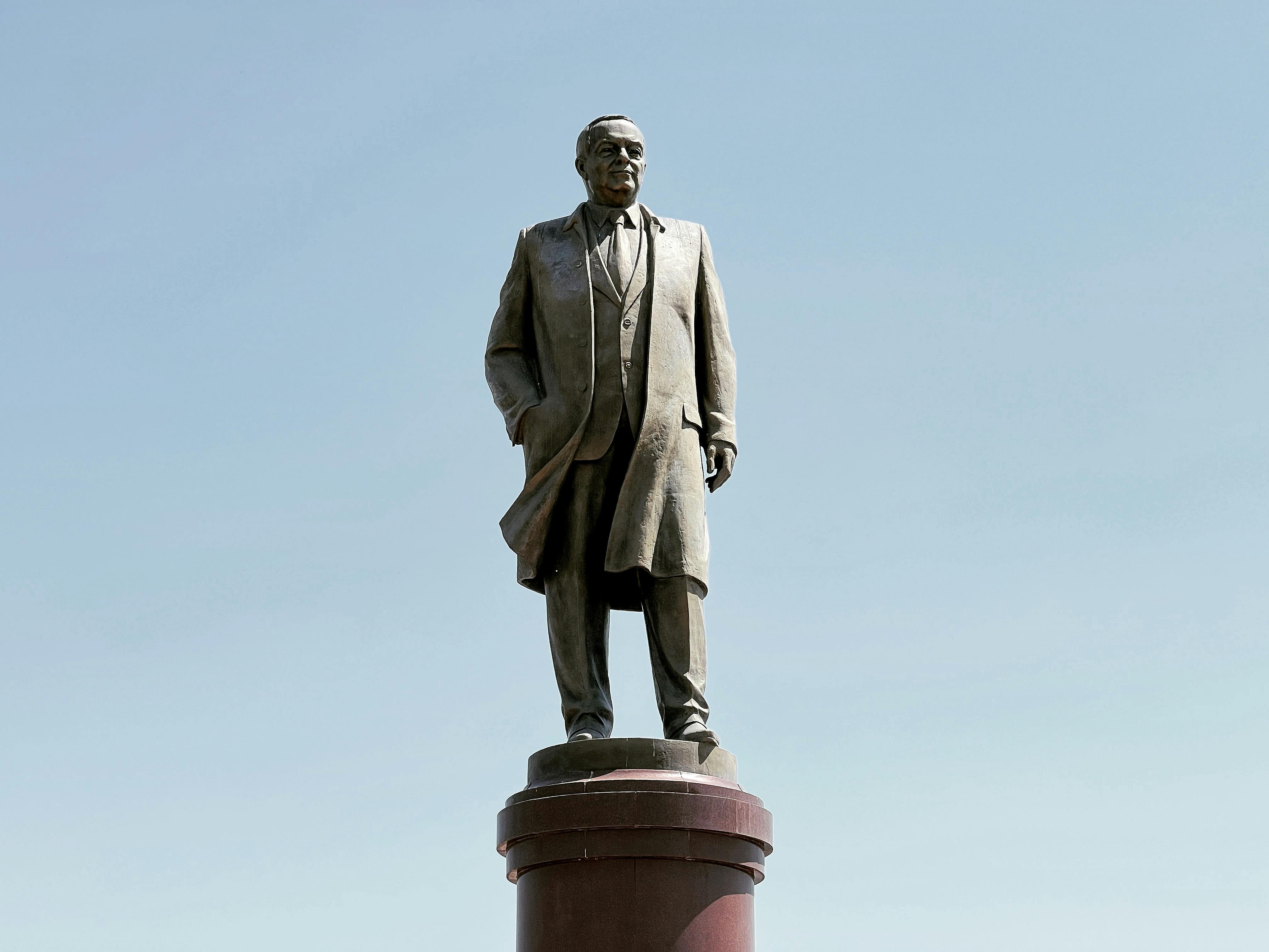 Islam Karimovs Statue in Samarkand · Free Stock Photo
