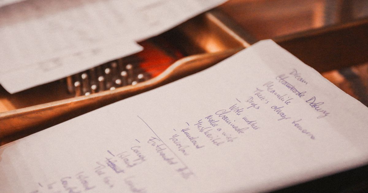 Handschriftlich ausgefüllte Checkliste als Grundform eines Reinigungsplans
