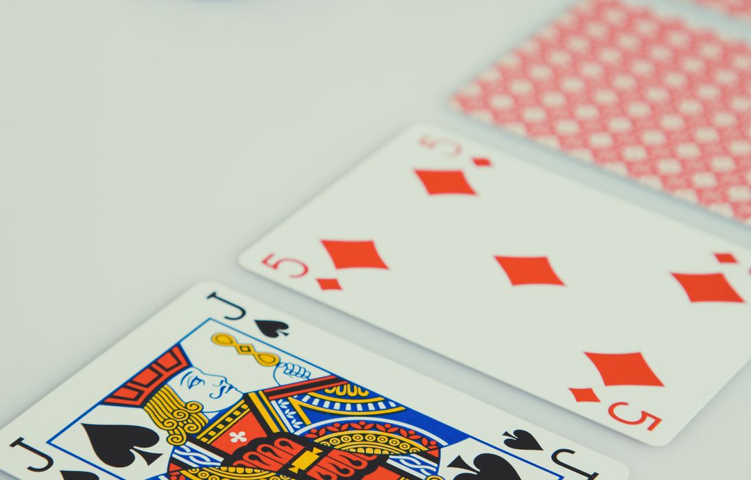 Online Casino: Spielautomaten und Live-Spiele im Überblick