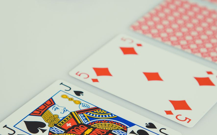 Online Casino: Spielautomaten und Live-Spiele im Überblick