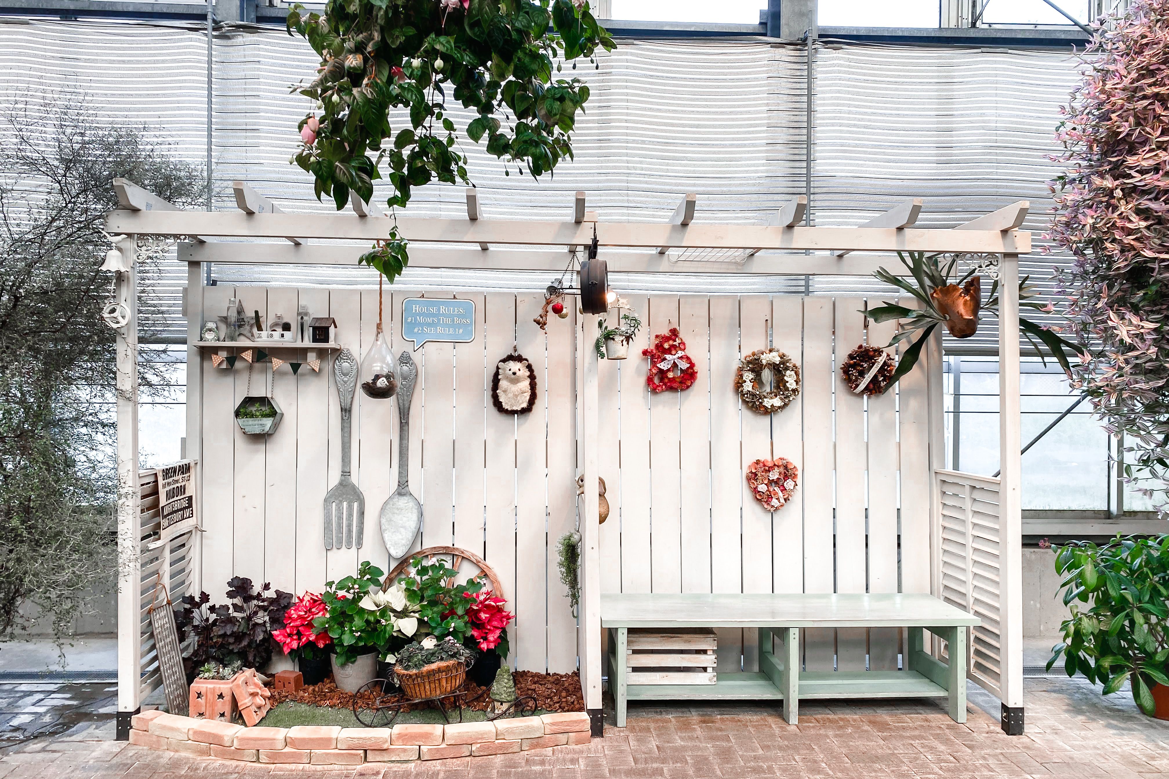 A beautifully arranged garden area with traditional wooden decor elements in Kuwana, Japan.