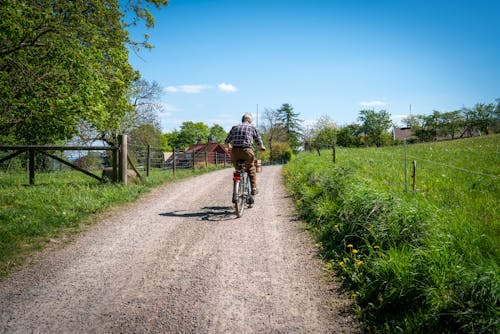 Kostenloses Stock Foto zu außerorts, fahrrad, feldweg