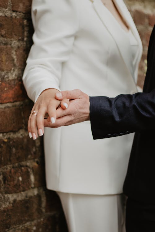 Foto profissional grátis de casal, de pé, fechar-se