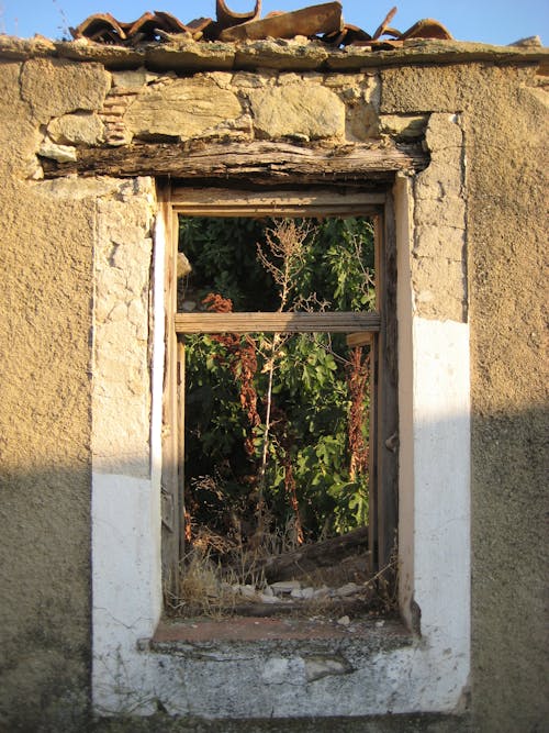 Kostenloses Stock Foto zu beschädigt, fenster, gebäude