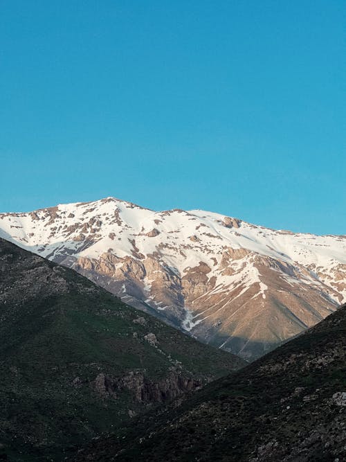 Foto d'estoc gratuïta de cel blau, cel clar, muntanyes