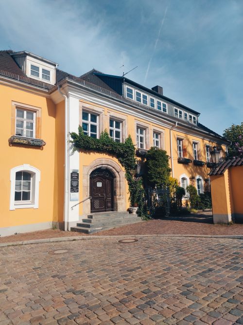 Free A traditional yellow building with ivy-covered facade in Amberg, Germany, under a clear sky. Stock Photo