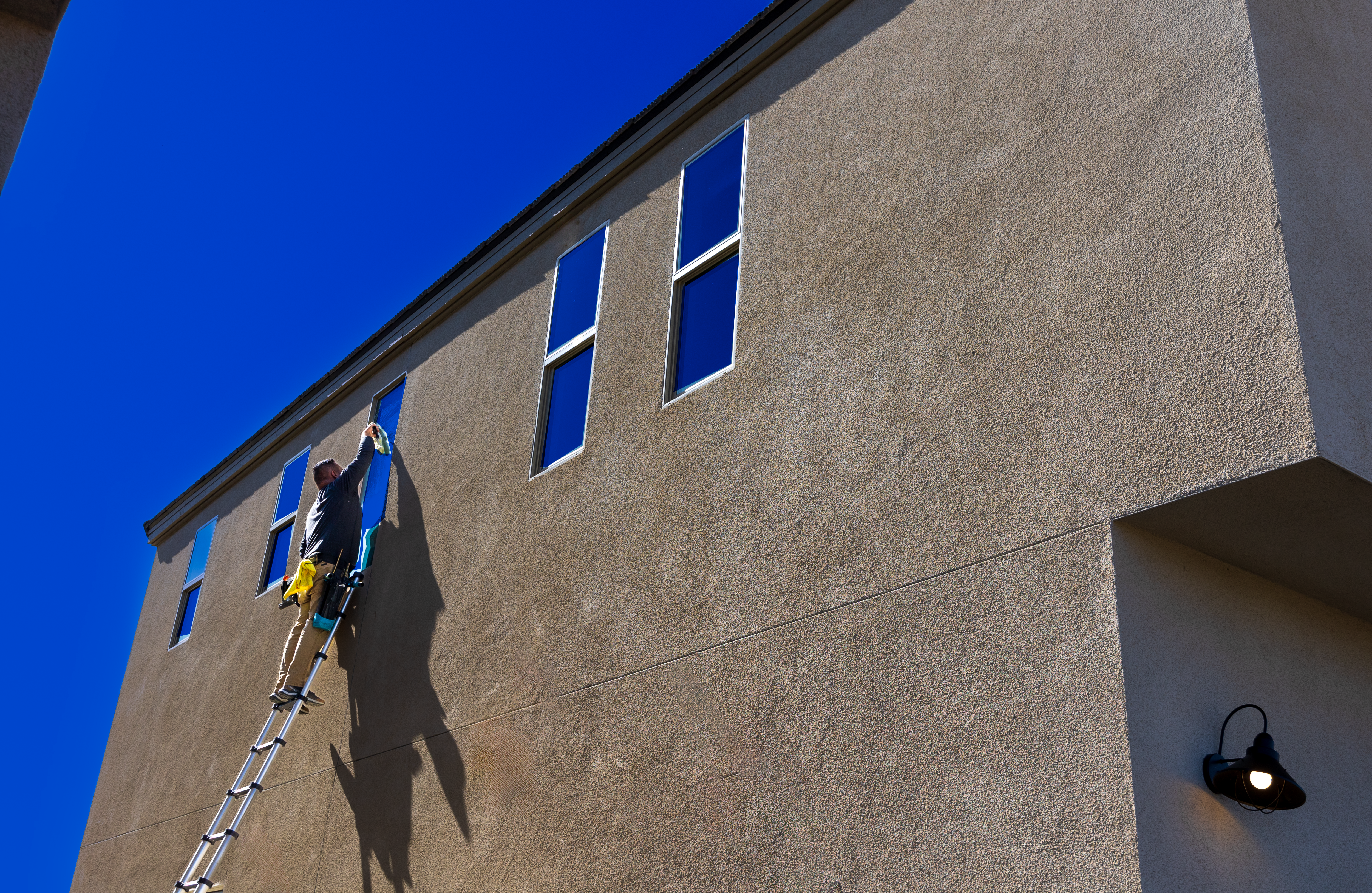 Illustration, produit miracle pour nettoyer les façades