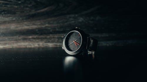 Základová fotografie zdarma na téma analogové hodiny, černé pozadí, hodinky