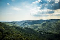 匈牙利米斯科尔茨的布克山脉拥有令人惊叹的景观、郁郁葱葱的森林和充满活力的天空