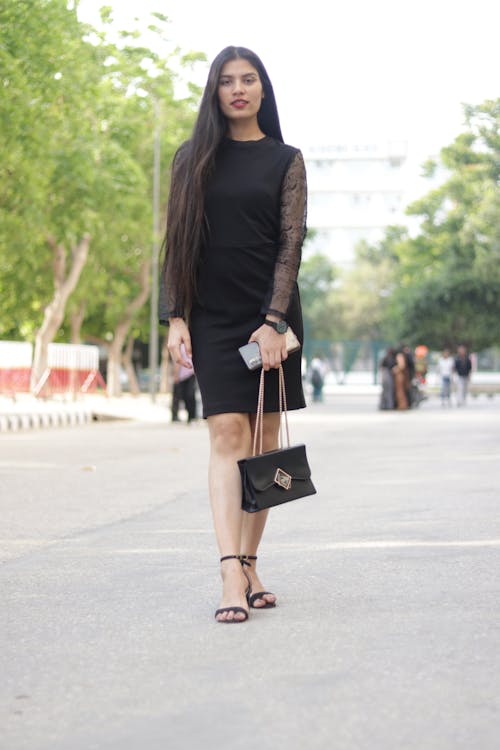 Foto stok gratis gaun hitam, gaya, menonton