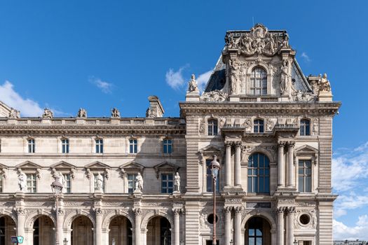 Private Louvre morning with an art historian — Paris