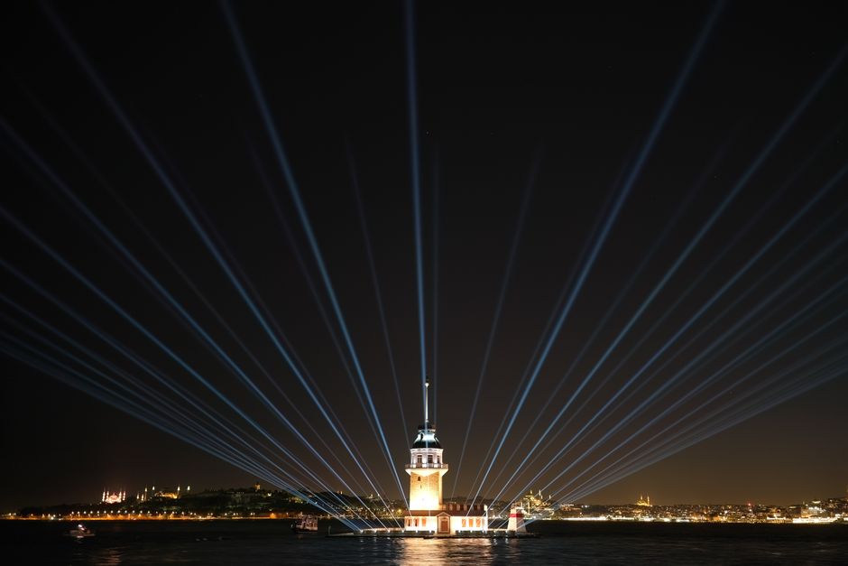 lighthouse beam night coastline