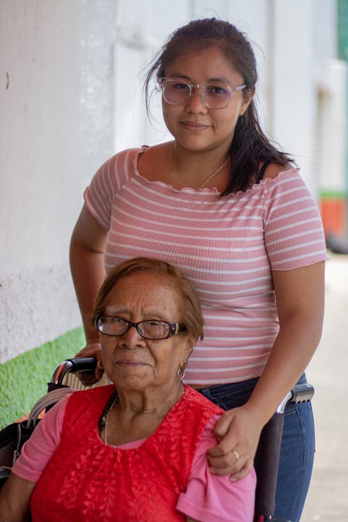 Foto d'estoc gratuïta de assistència tècnica, cuidar, dones