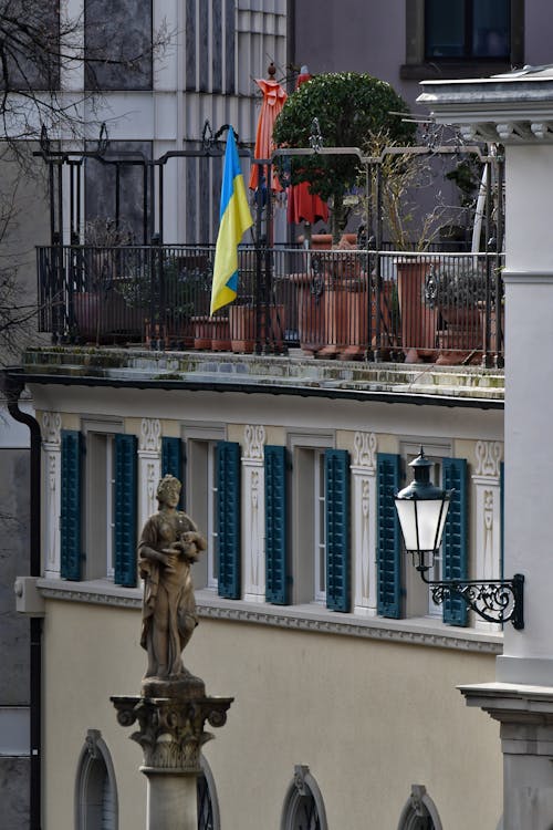 คลังภาพถ่ายฟรี ของ ธงยูเครน, ยิงแนวตั้ง, ระเบียง