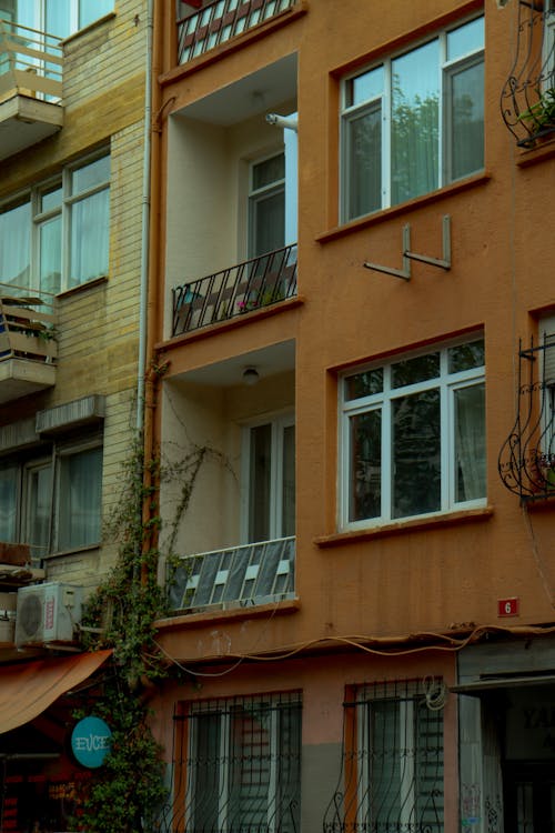 Foto stok gratis bangunan tempat tinggal, fasad, kota