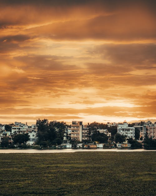 Základová fotografie zdarma na téma domy, hřiště, obytná budova