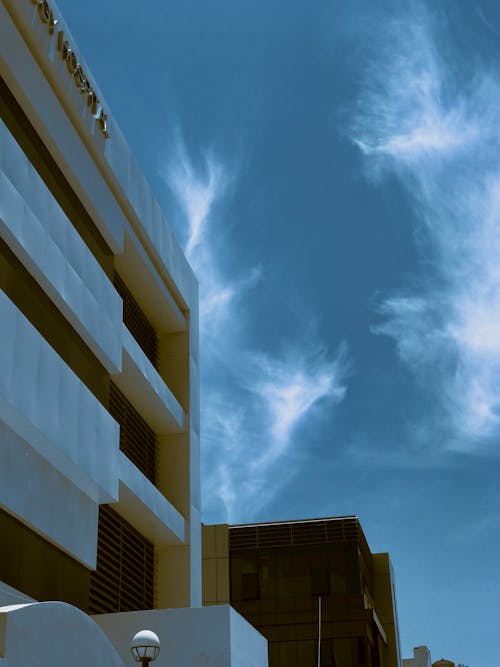 Foto profissional grátis de aparência, arquitetura contemporânea, céu azul
