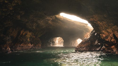 Fotos de stock gratuitas de arcos de roca, costa, cueva