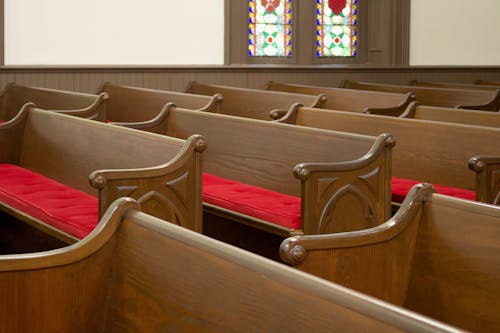 Foto profissional grátis de almofadas vermelhas, assentos, capela