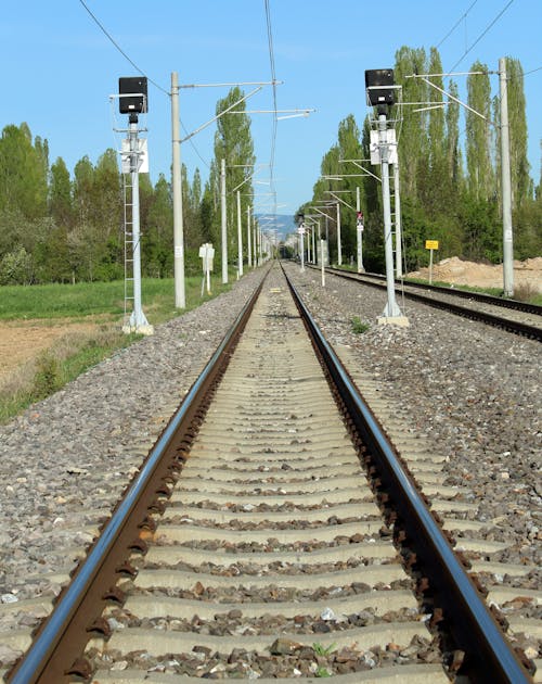Foto profissional grátis de céu azul, faixa, ferrovia