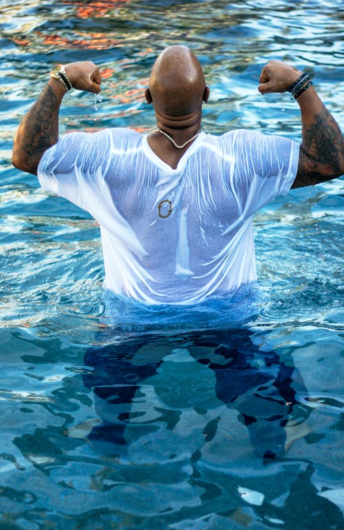 Bodybuilder in T-shirt in Water