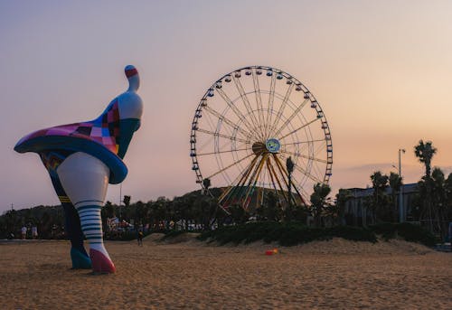 Foto profissional grátis de areia, céu limpo, figura inflável