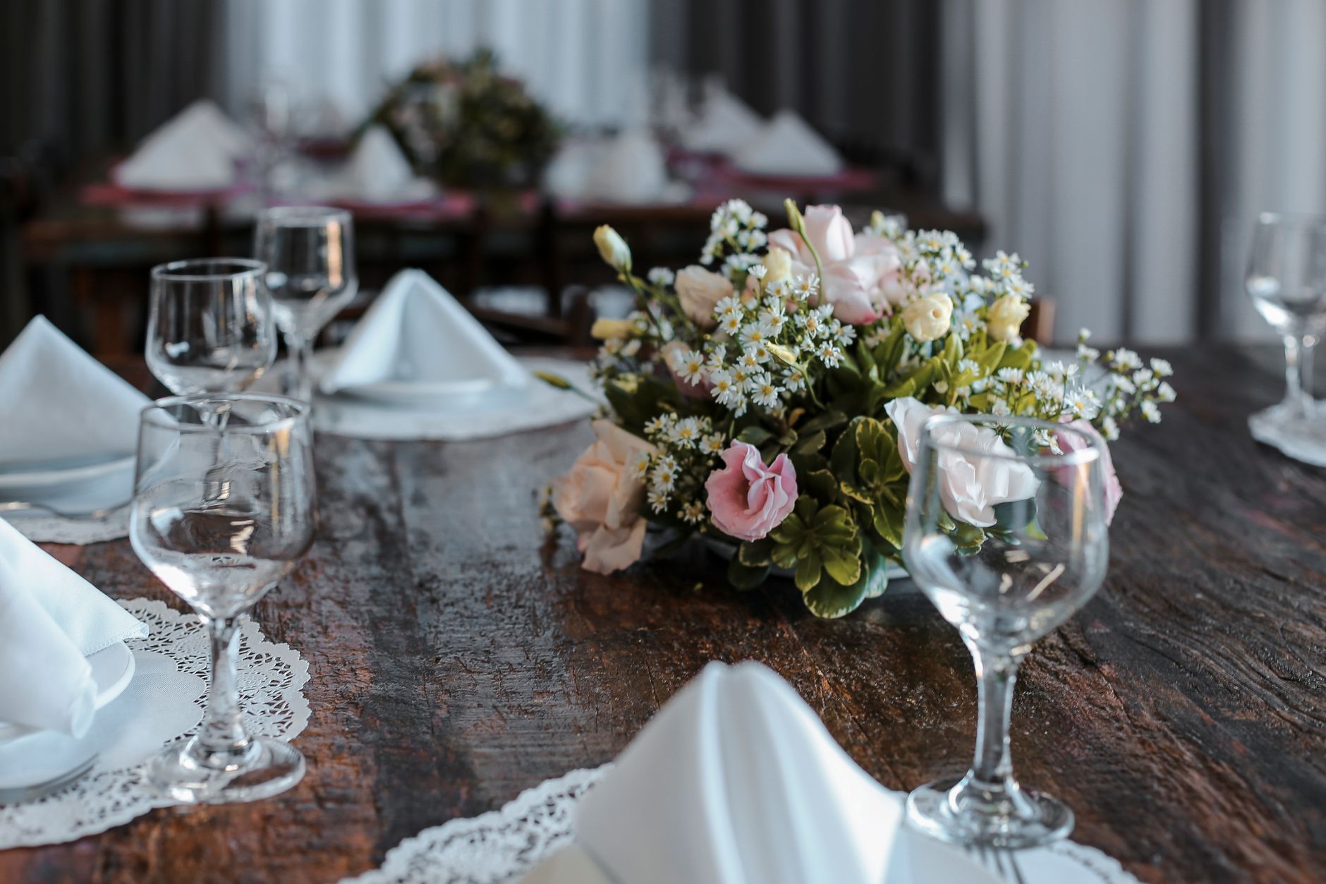 Elegant table setting with floral centerpiece and glassware, perfect for a fine dining experience.