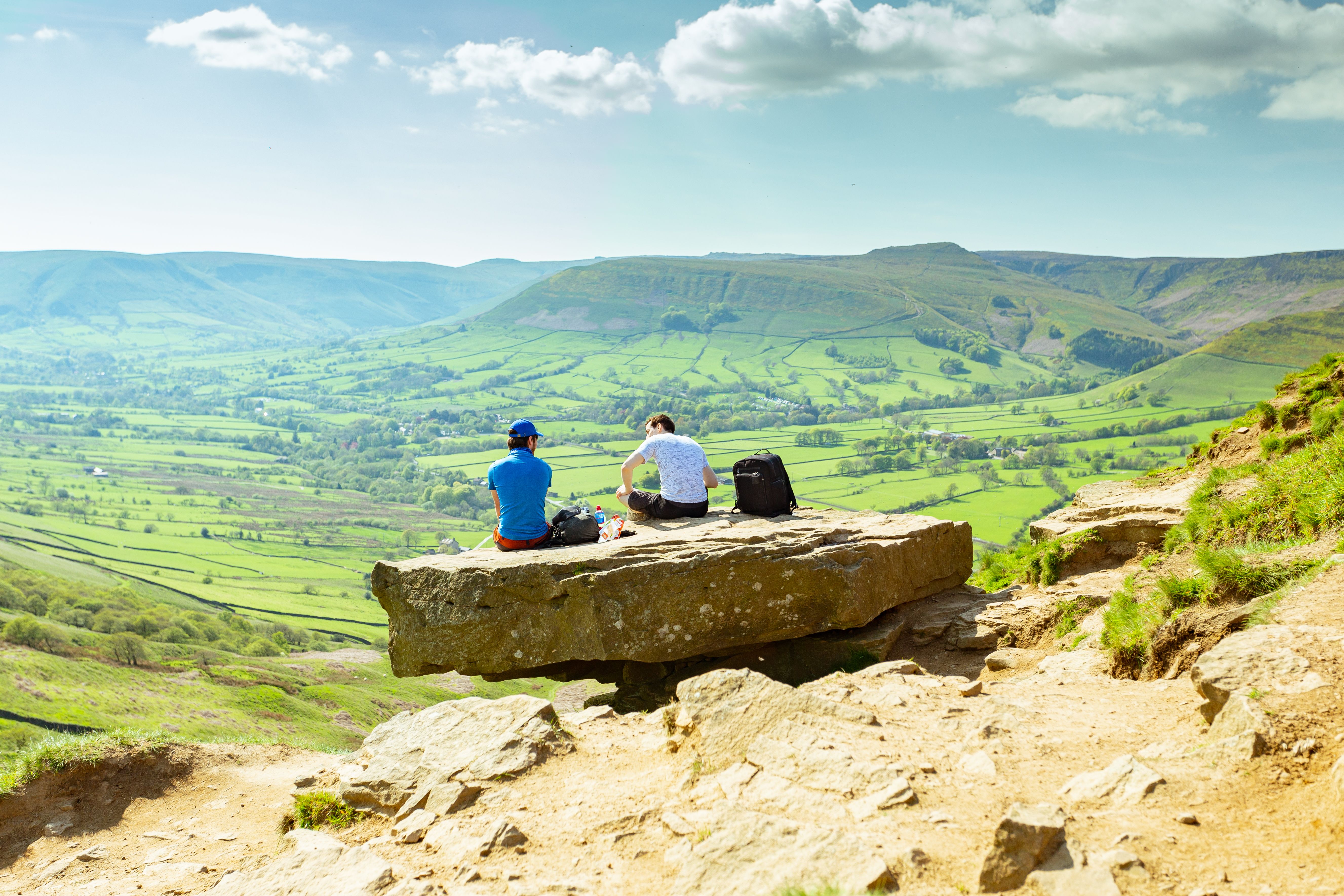 Exploring the Peak District Without a Car: Buses, The Transpeak, and the Hope Valley Line