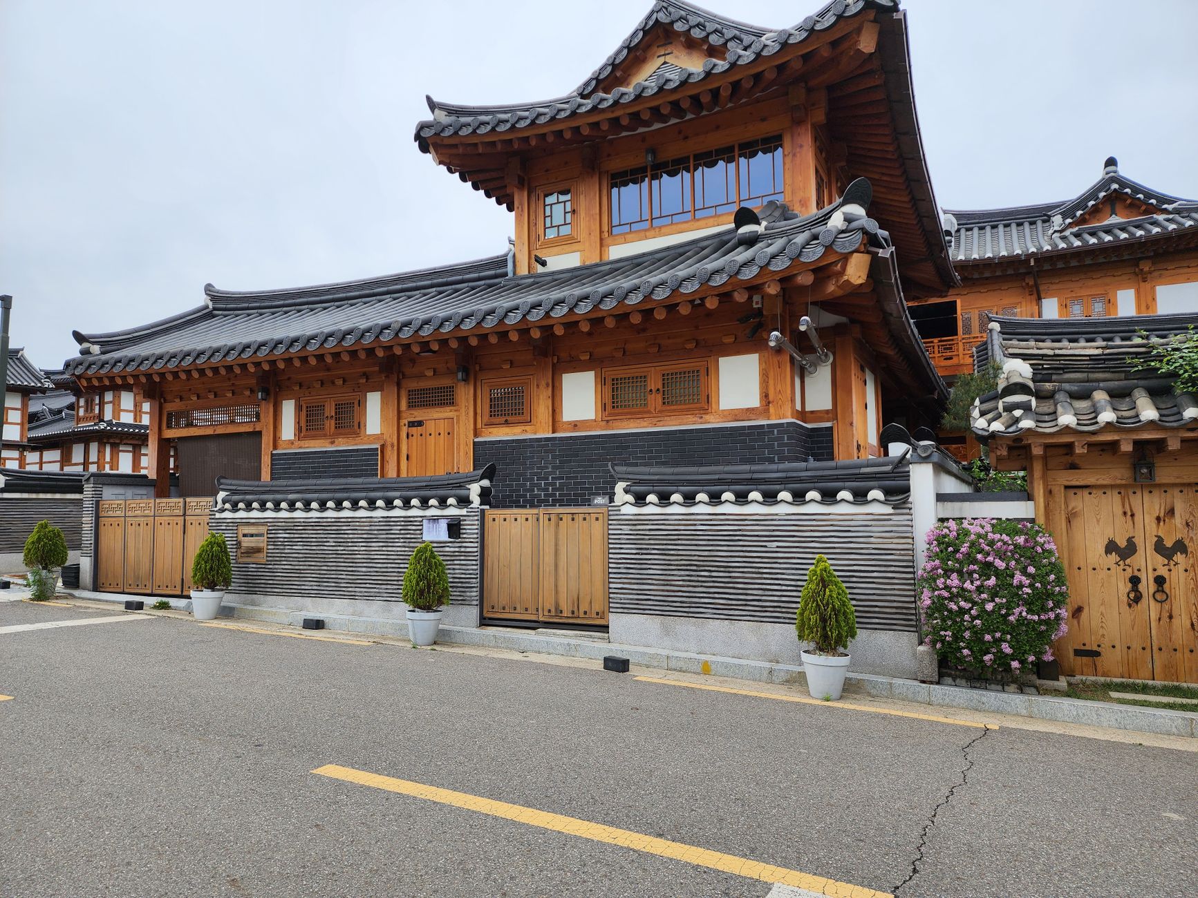 Modern exterior of a top plastic surgery clinic in Seoul, South Korea