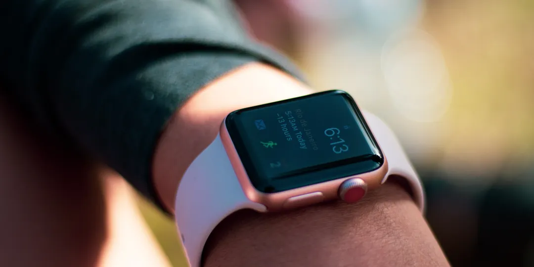 How to Choose a Smartwatch for Fitness Tracking & Gains