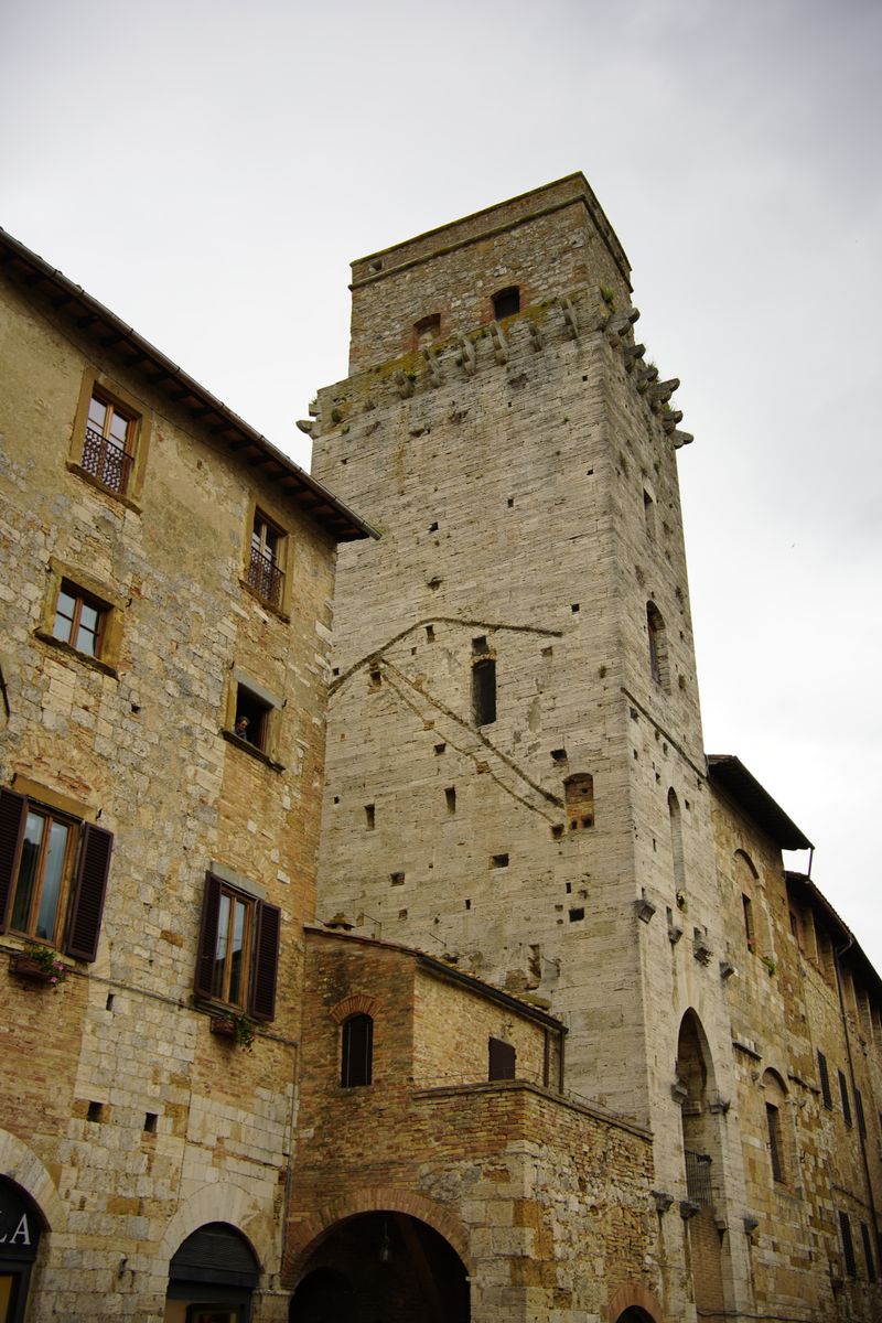 Turn medieval din Piazza della Cisterna, San Gimignano