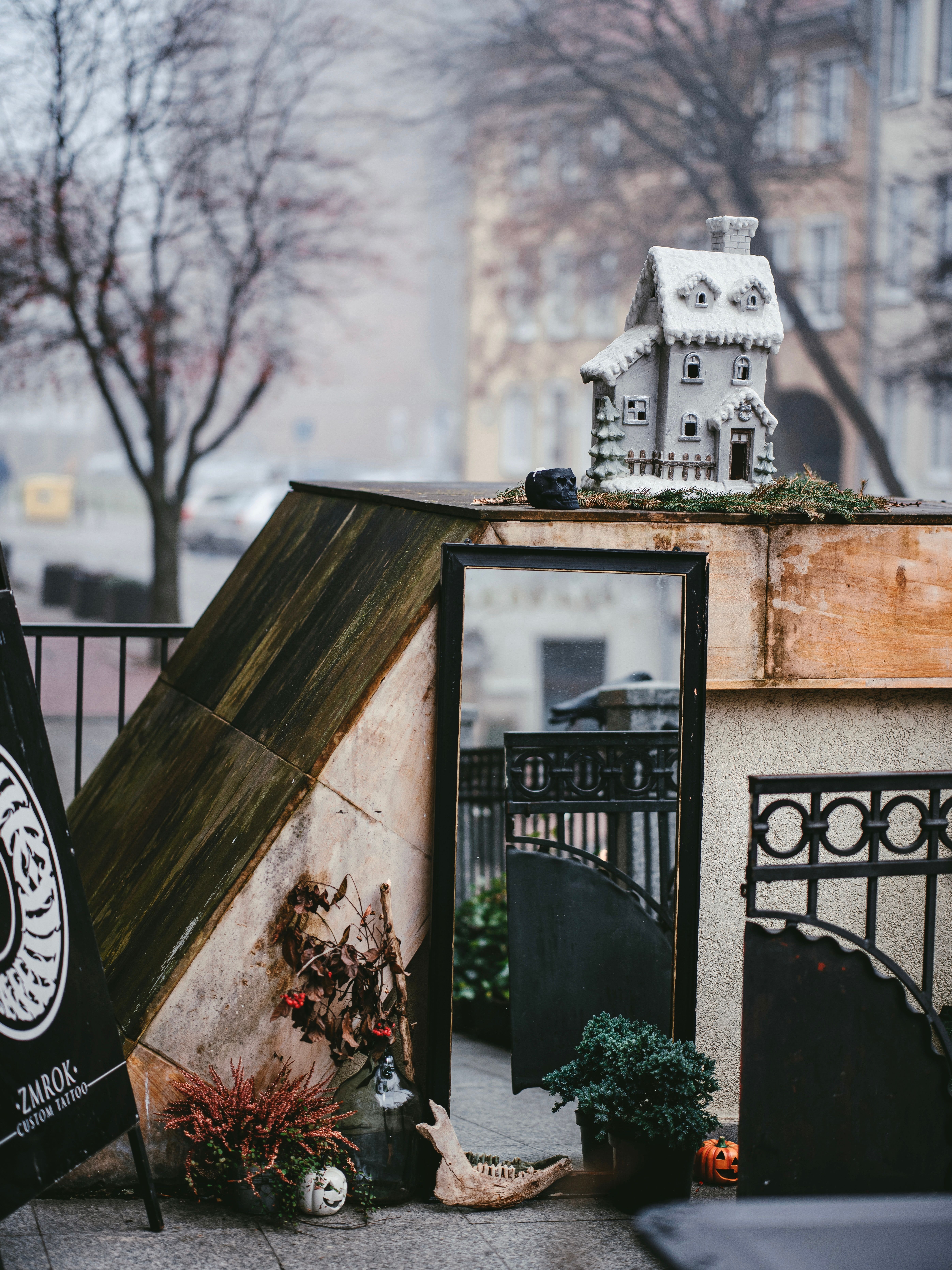 Outdoor Compound Wall Photos, Download The BEST Free Outdoor Compound ...