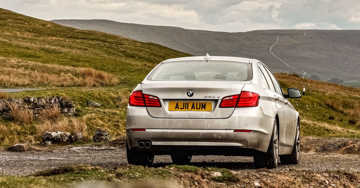 F10 Rear View Back View of A Silver BMW F10 · Free Stock Photo