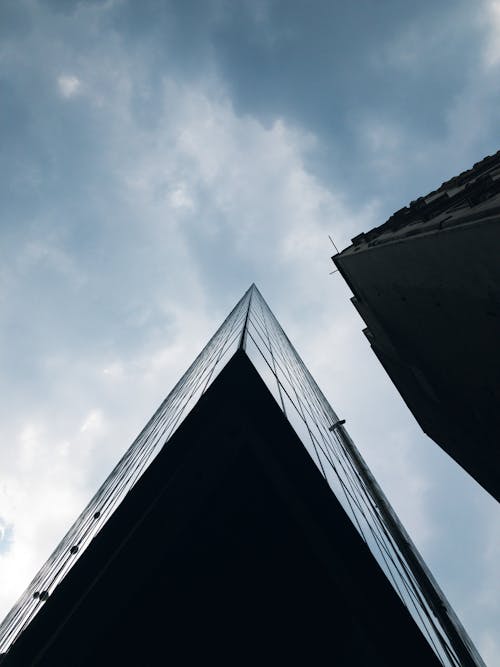 Immagine gratuita di architettura moderna, centro città, cielo azzurro