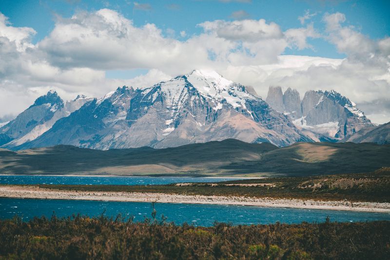 Torres del Paine Berglandschaft und See in Patagonien