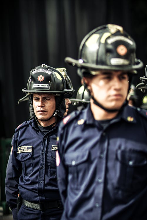 Fotos de stock gratuitas de bogota, bomberos, cascos