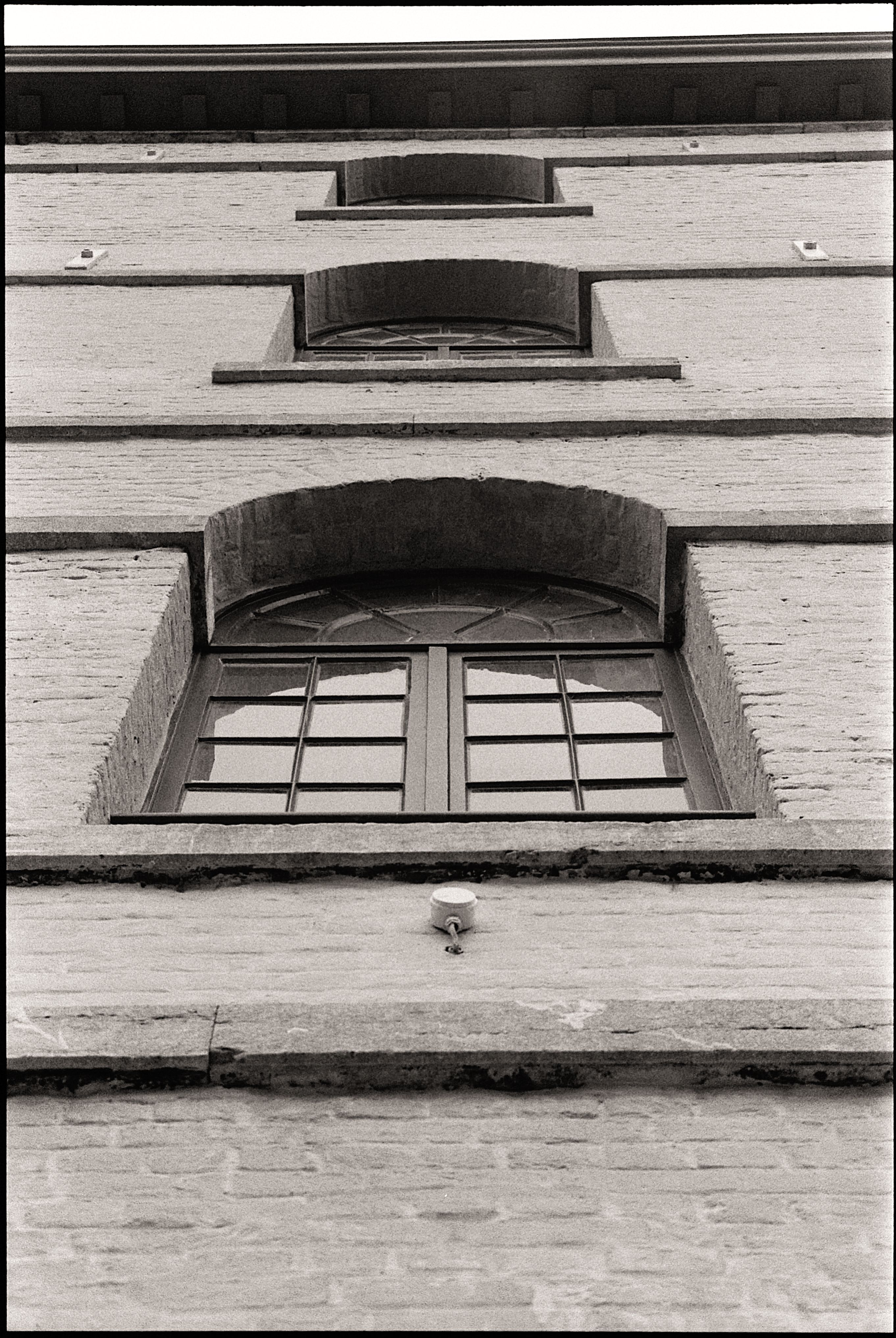 Windows on Brick Building Seen From Below · Free Stock Photo