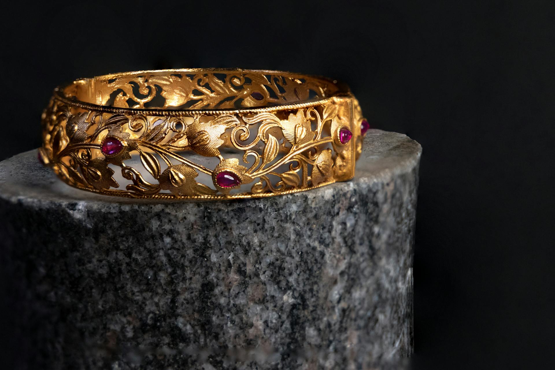 Beautiful Precious Golden Ring