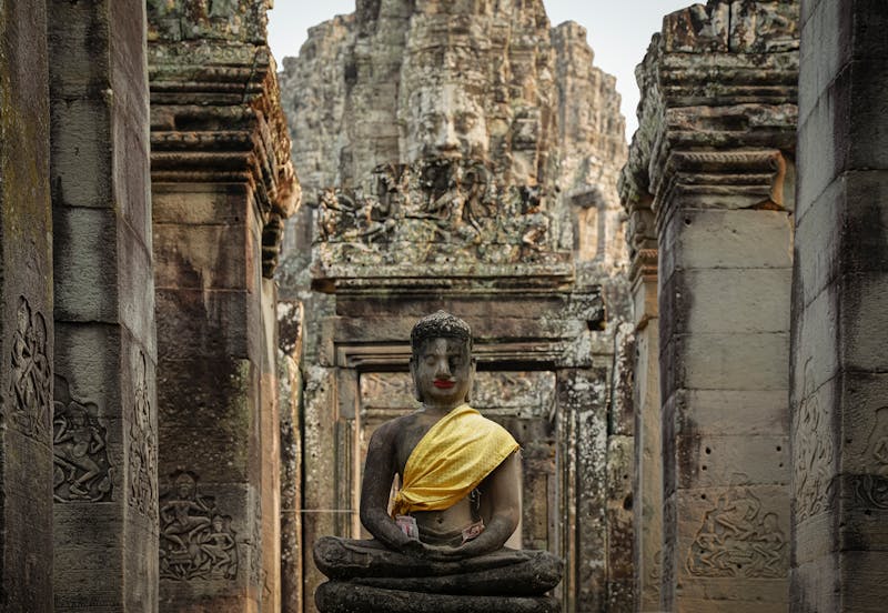 Statue majestueuse de Bouddha au temple de Bayon, Cambodge