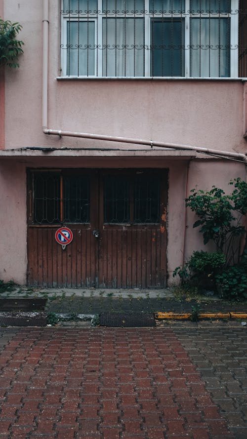 คลังภาพถ่ายฟรี ของ ถนนเปียก, บ้าน, ประตูโรงรถ