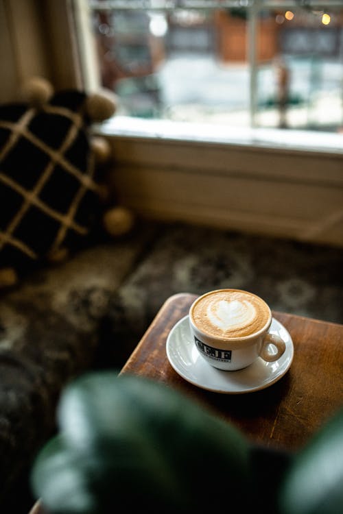 Darmowe zdjęcie z galerii z filiżanka kawy, gorący napój, kofeina