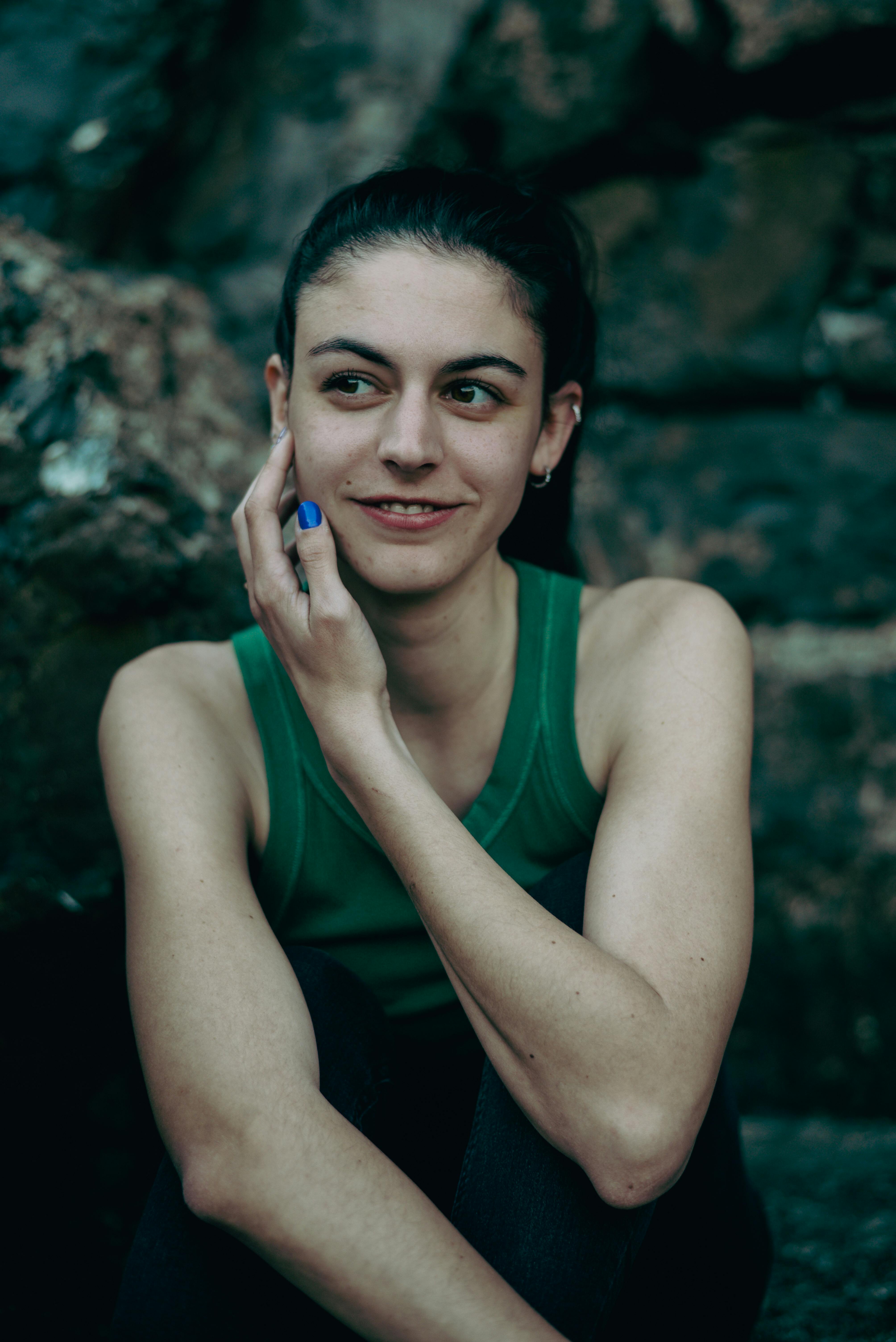 bea-in-green-free-stock-photo