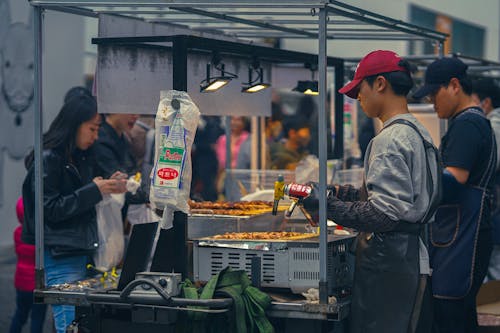 Kostnadsfri bild av arbetssätt, basar, caps