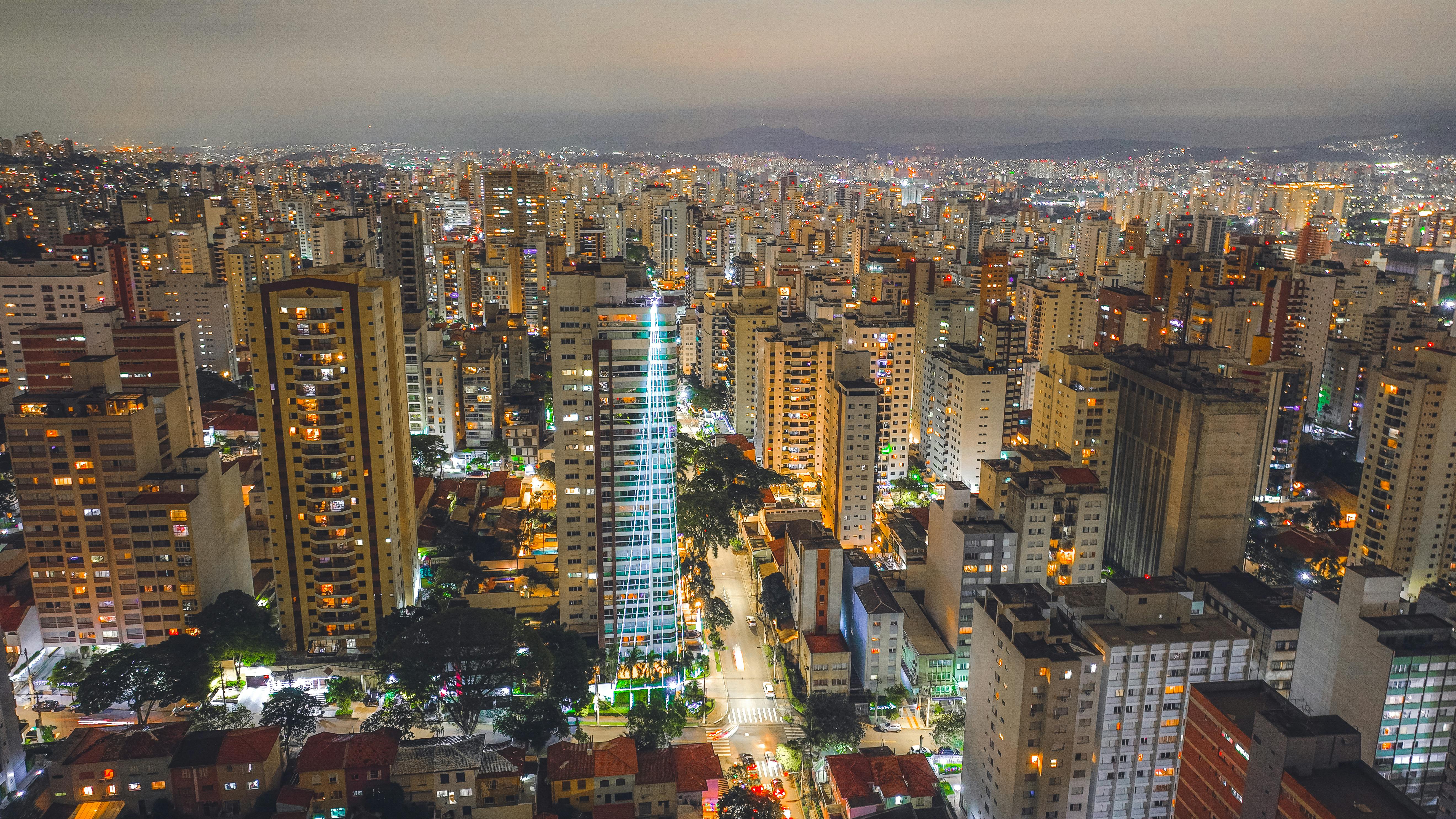 Sao Paulo/Brazil: Decathlon, Forever21 Stores, in Paulista Avenue, Night  Editorial Photography - Image of avenue, downtown: 174237562